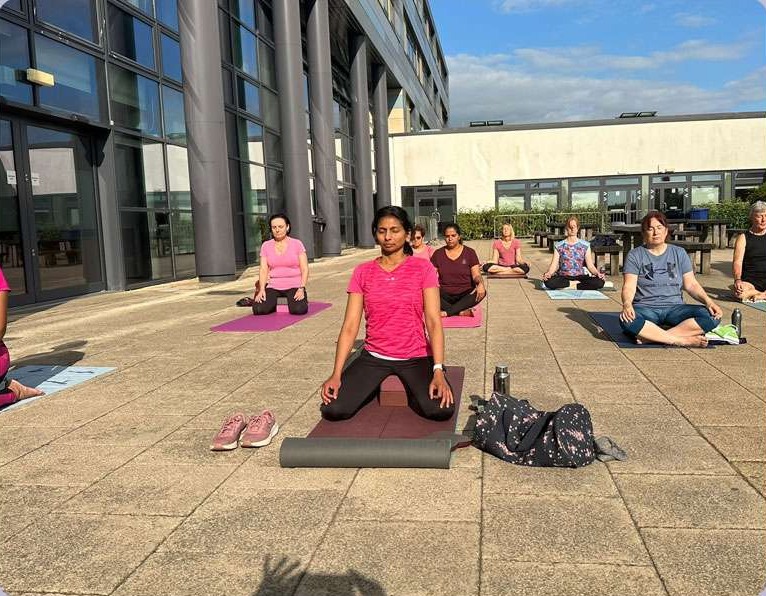 Outdoor Deeply Yoga class